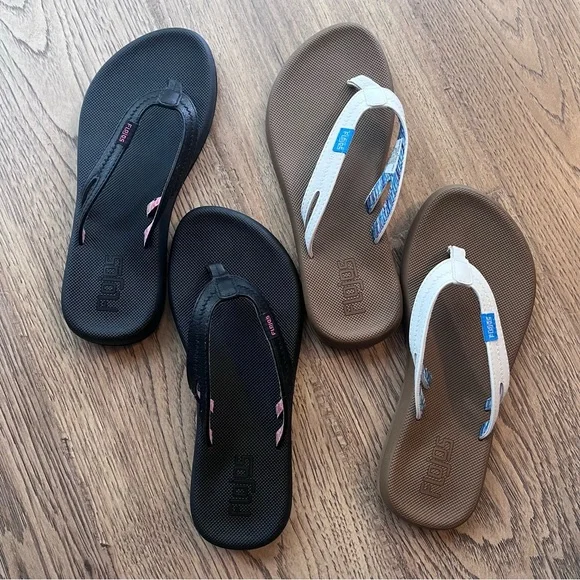 2 pairs of LIKE NEW Women’s Flojos sandals - Picture 1 of 5